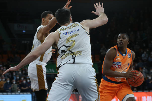 中场保罗 中场保罗