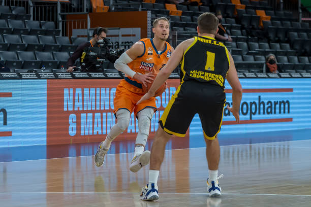 也为他自己 也为他自己